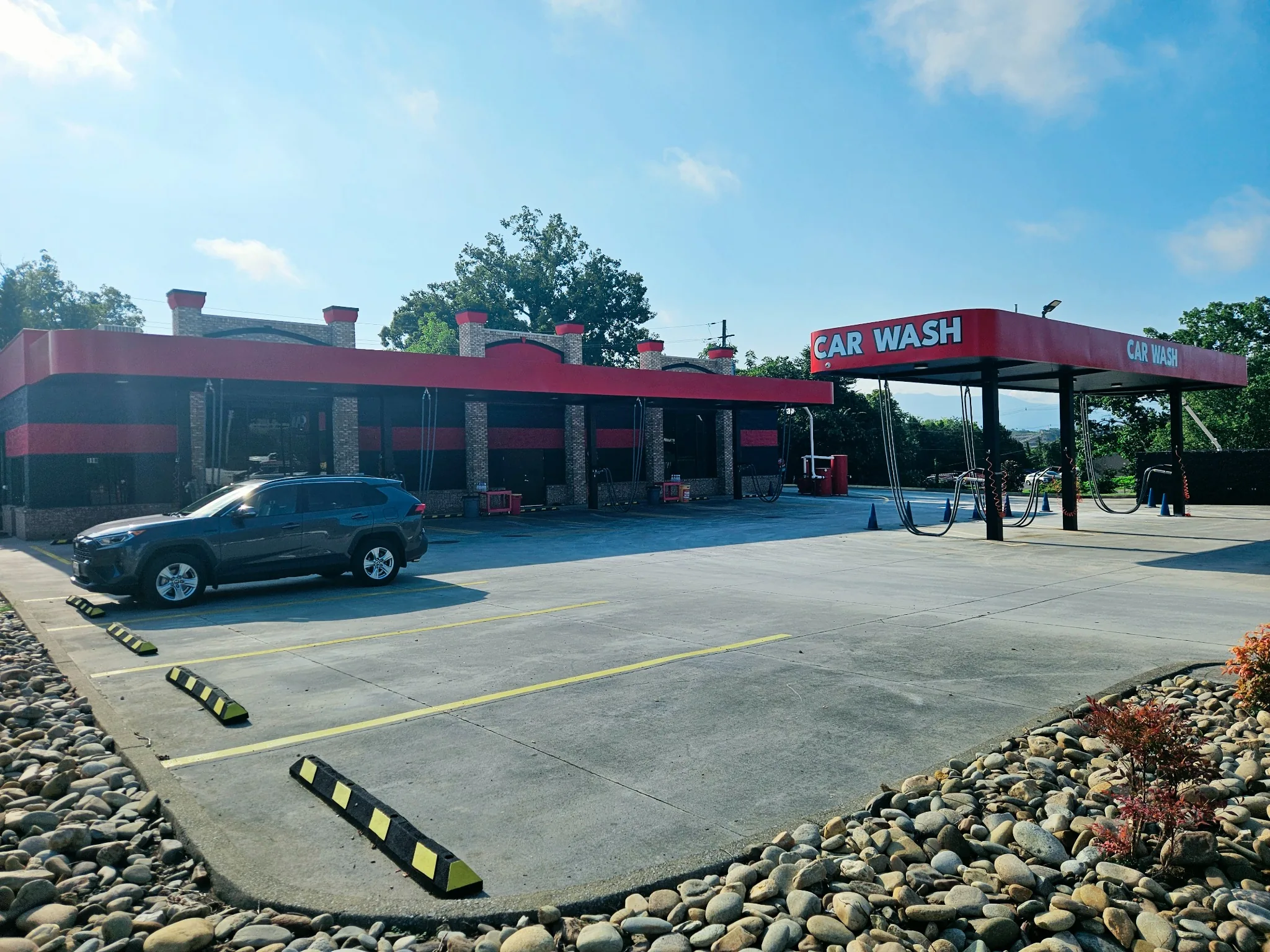 Wide exterior view of the Smoky Express Sevierville wash building and vacuum area.